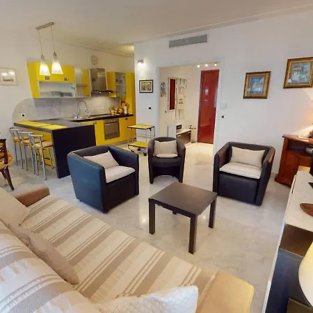 Appartamento Grand 2 Pièces Climatisé Avec Terrasse Et Garage Privé Près De La - Fr-1-196-311 Mentone