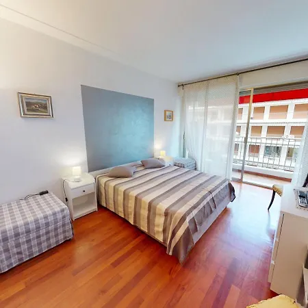 Grand 2 Pièces Climatisé Avec Terrasse Et Garage Privé Près De La - Fr-1-196-311 * Mentone