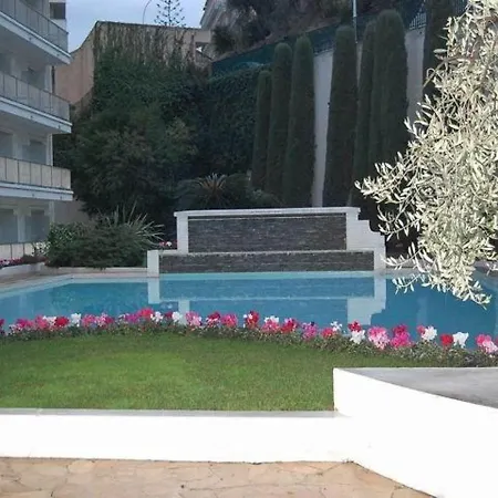Grand 2 Pièces Climatisé Avec Terrasse Et Garage Privé Près De La - Fr-1-196-311 Mentone