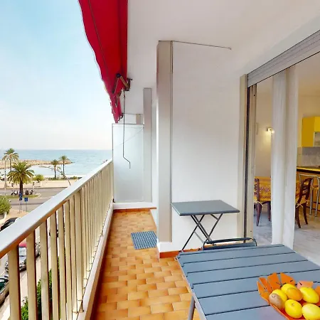 Grand 2 Pieces Climatise Avec Terrasse Et Garage Prive Pres De La - Fr-1-196-311 Menton